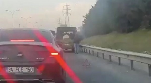 Bu da oldu: İBB'ye bağlı cenaze aracı yolda kaldı!